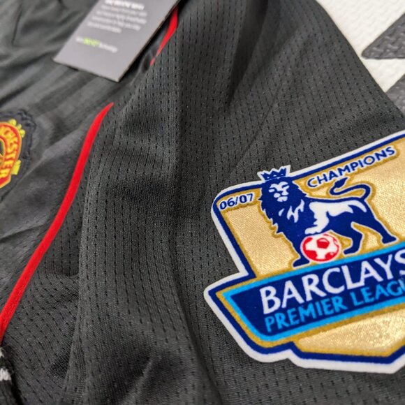 Ronaldo #7 2007/08 Manchester United Away Retro Youth Kit - Picture 5 of 13